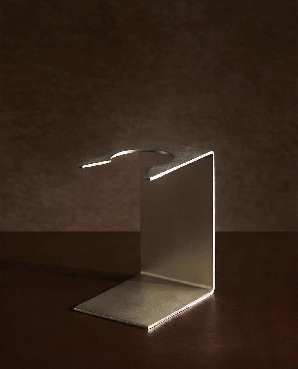 STAINLESS STEEL WALL STAND