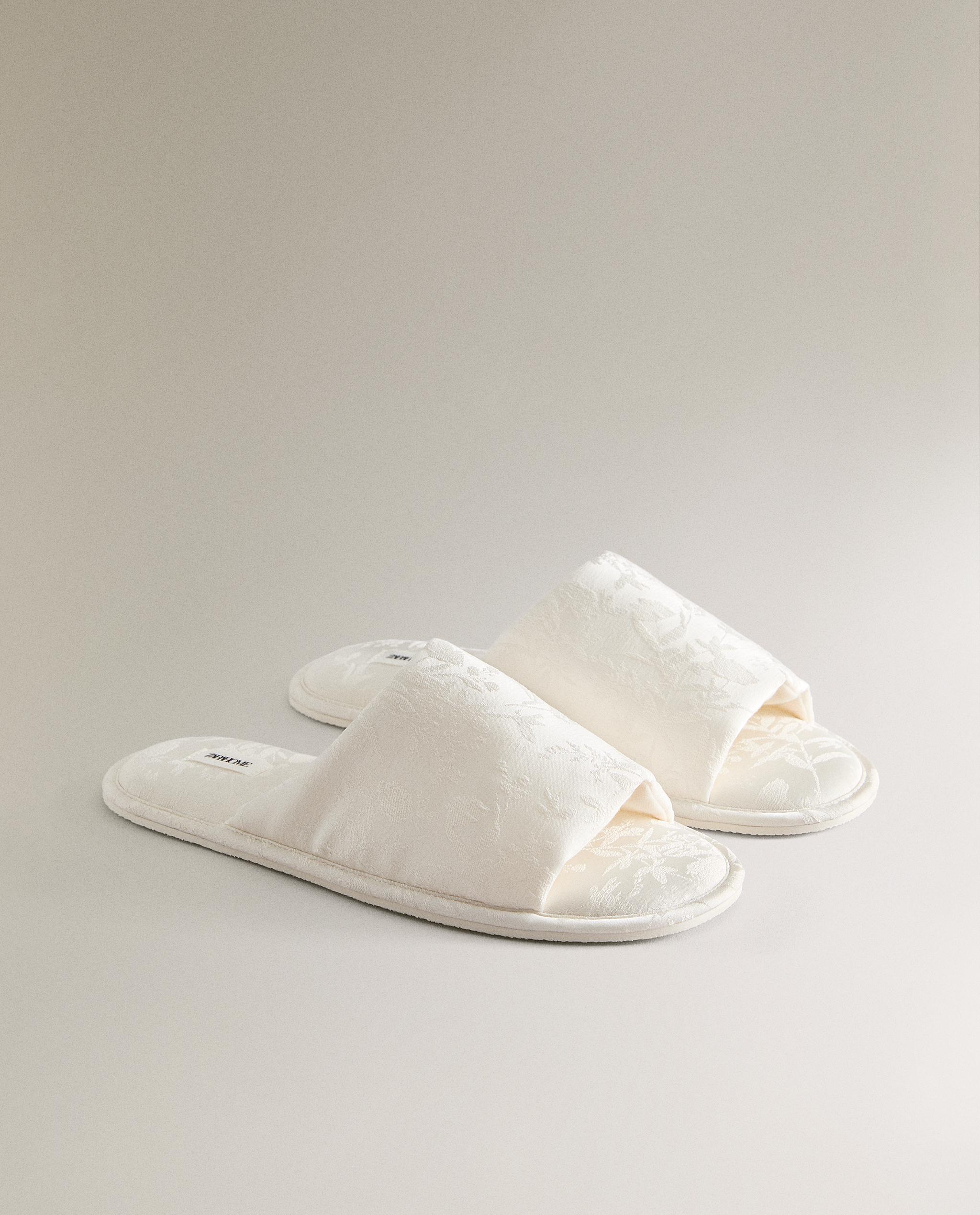 JACQUARD SLIDERS product thumbnail 7