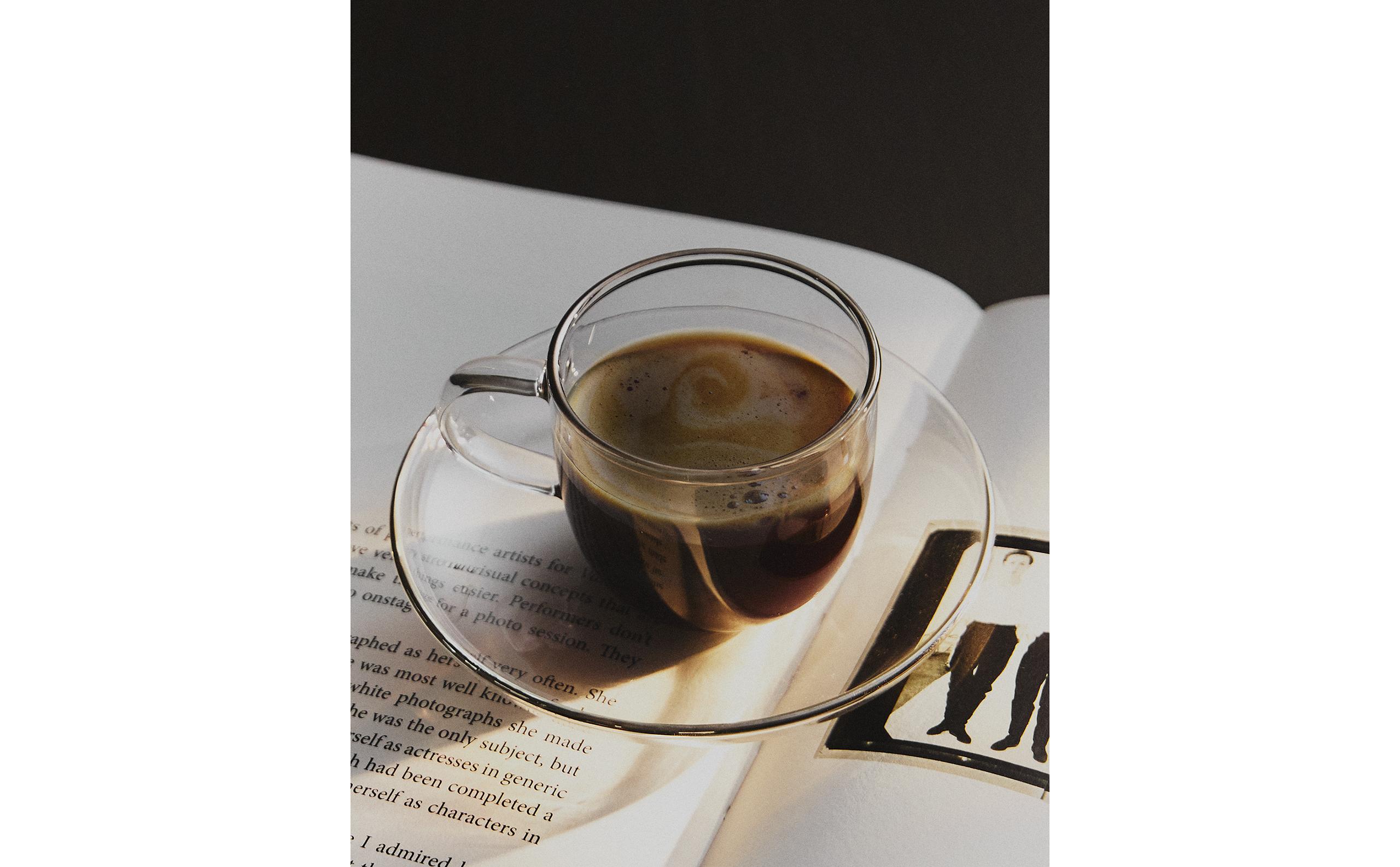BOROSILICATE GLASS TEACUP AND SAUCER WITH SILVER RIM product thumbnail 3