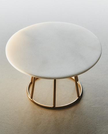 ПОСТАВКА ЗА ЧАЕНИ СВЕЩИ ОТ МРАМОР И МЕТАЛ