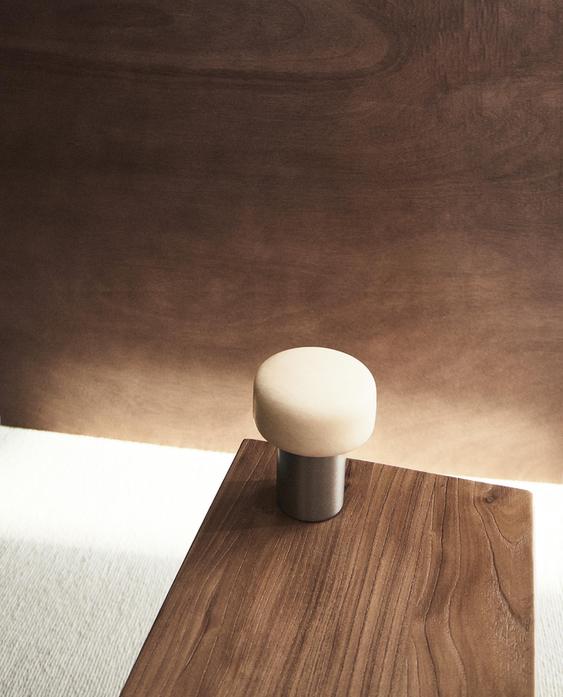 LÁMPARA MESA INALÁMBRICA ALABASTRO Y METAL