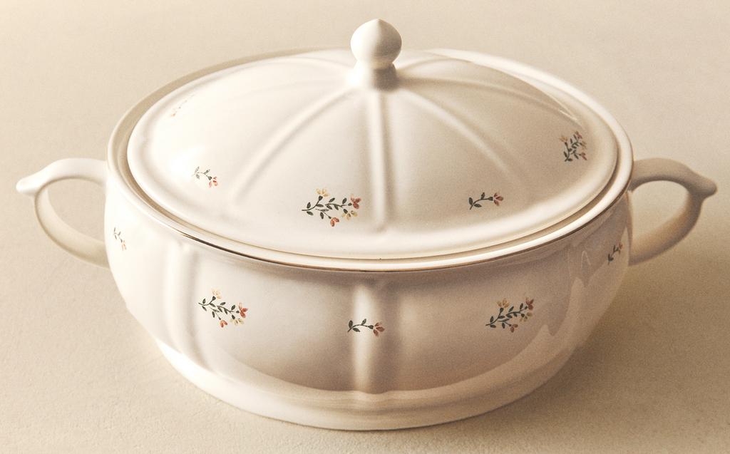 FLORAL PORCELAIN TUREEN FLORAL PORCELAIN TUREEN