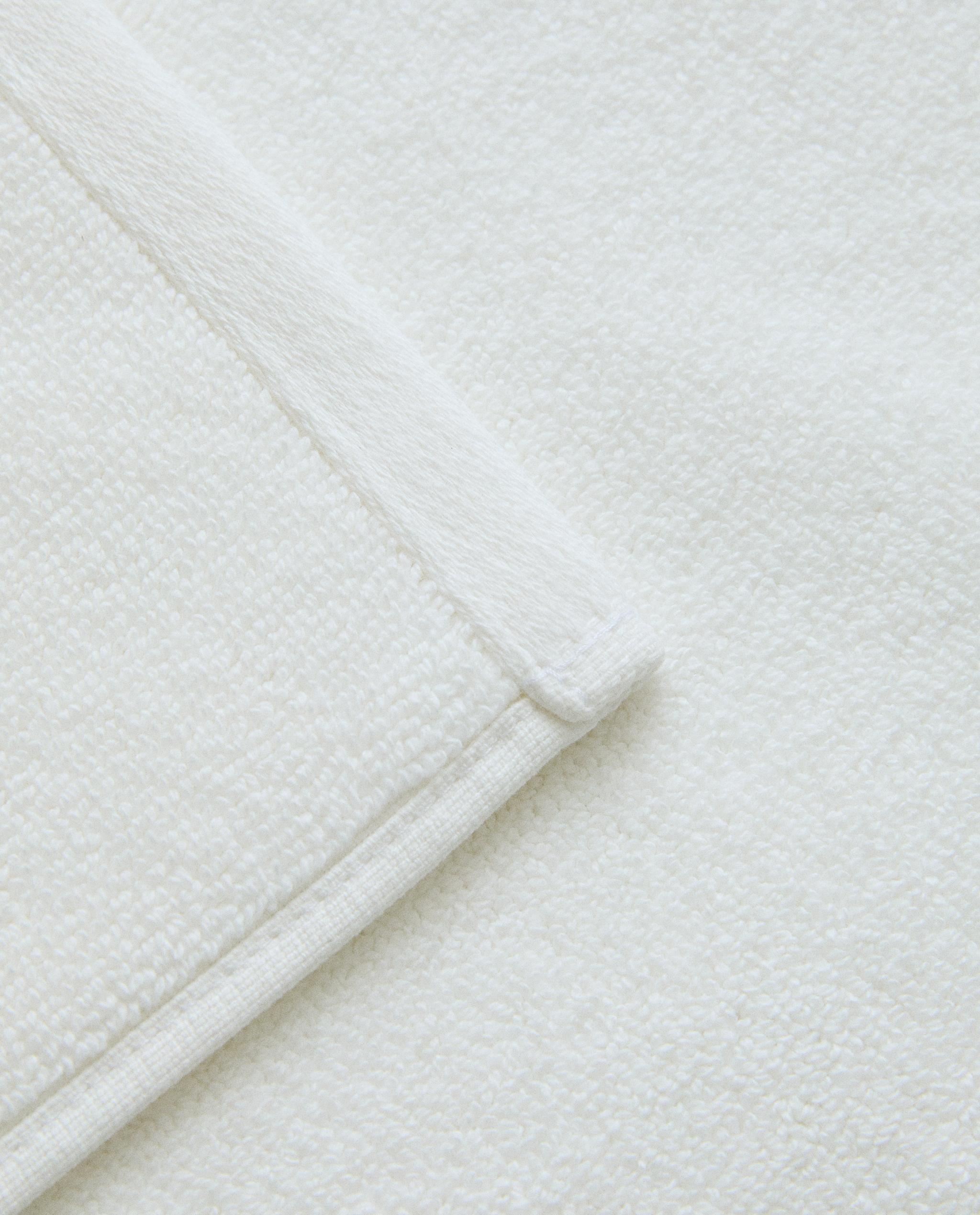 EMBROIDERED SCALLOPED BATH MAT product thumbnail 6