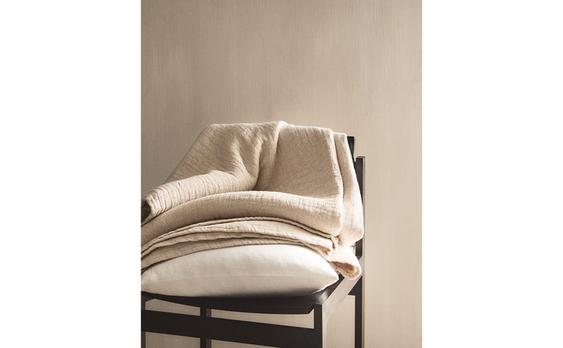 TEXTURED BEDSPREAD