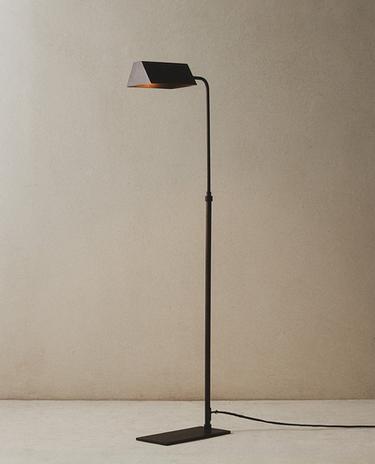 مصباح أرضي قابل للتعديل