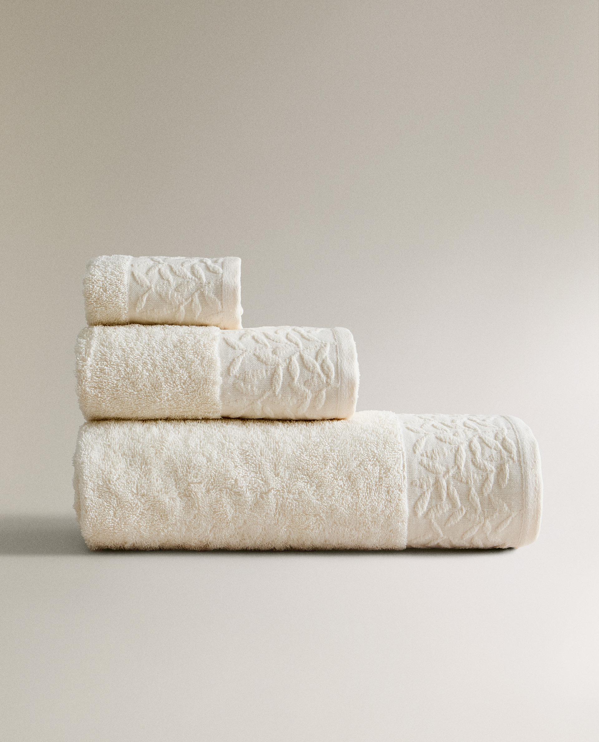 BATH TOWEL WITH FLORAL APPLIQUÉ BAND | Zara Home Monaco