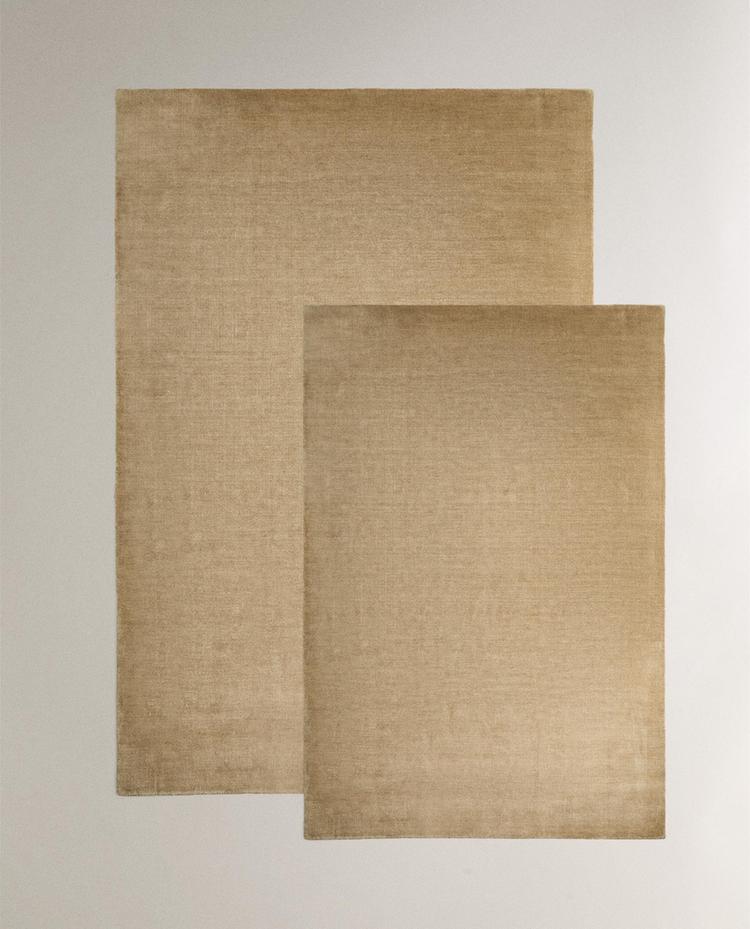 WOOL RUG WITH PLAIN DESIGN