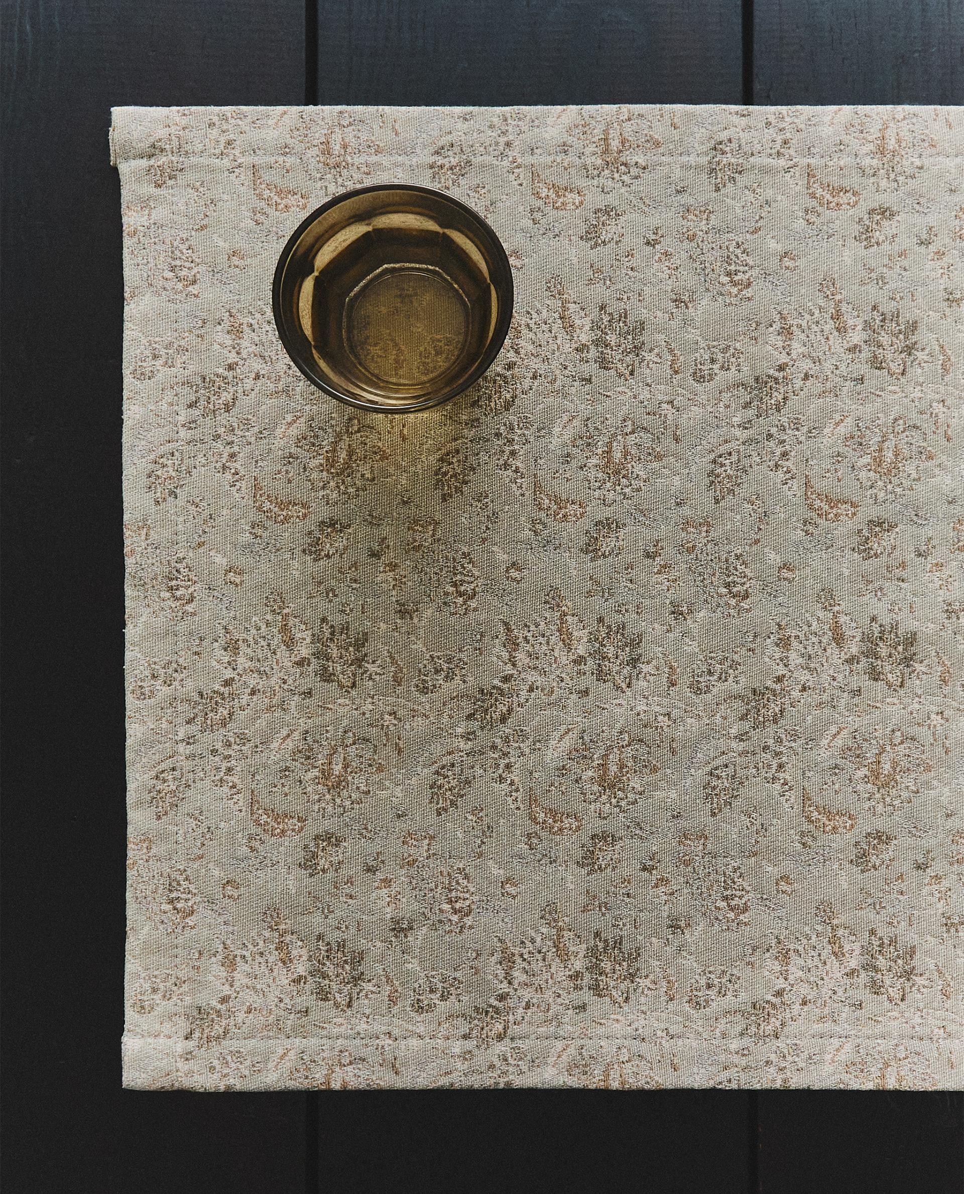 FLORAL JACQUARD PLACEMAT FLORAL JACQUARD PLACEMAT