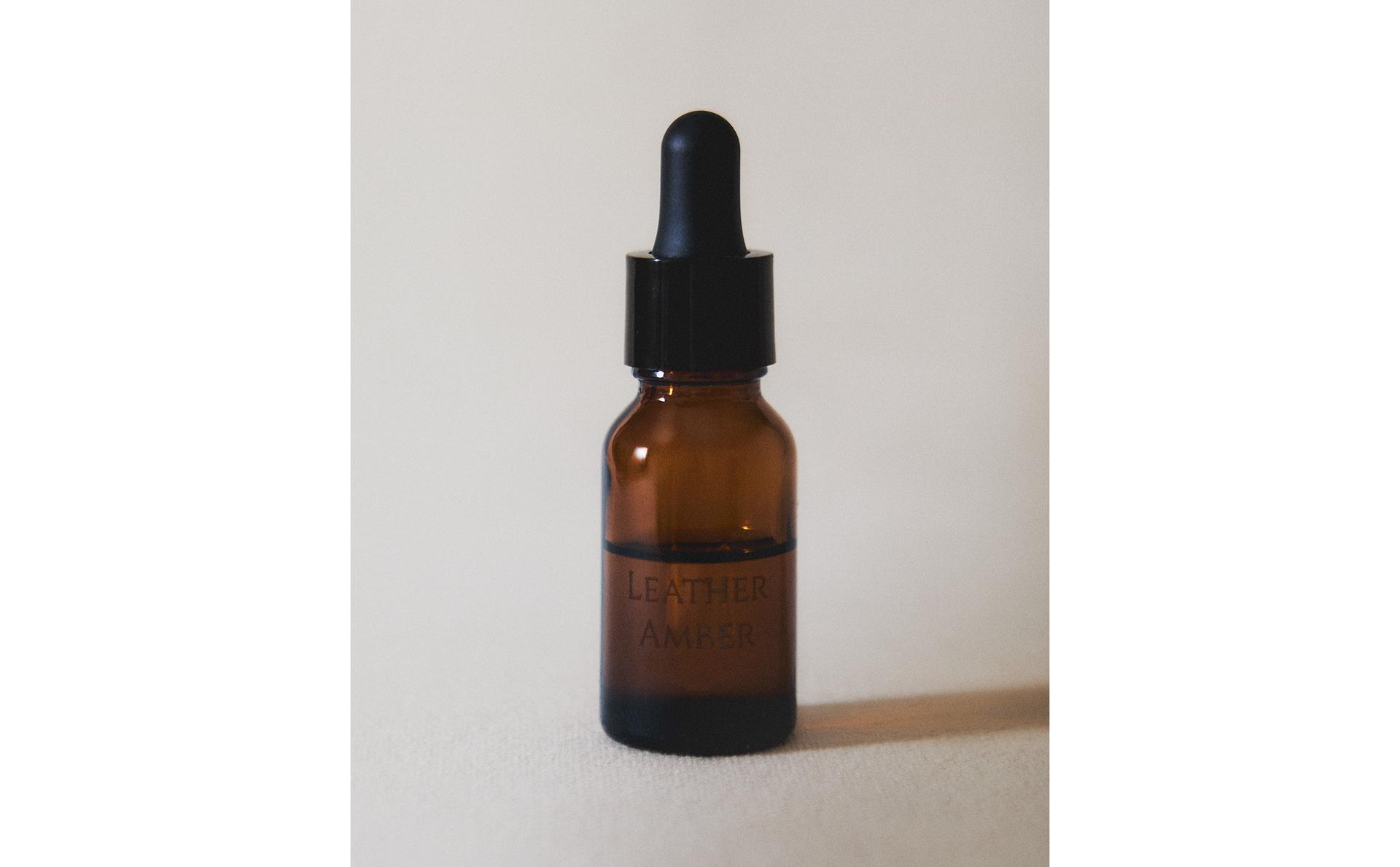 (15 ML) LEATHER AMBER ESSENTIAL OIL