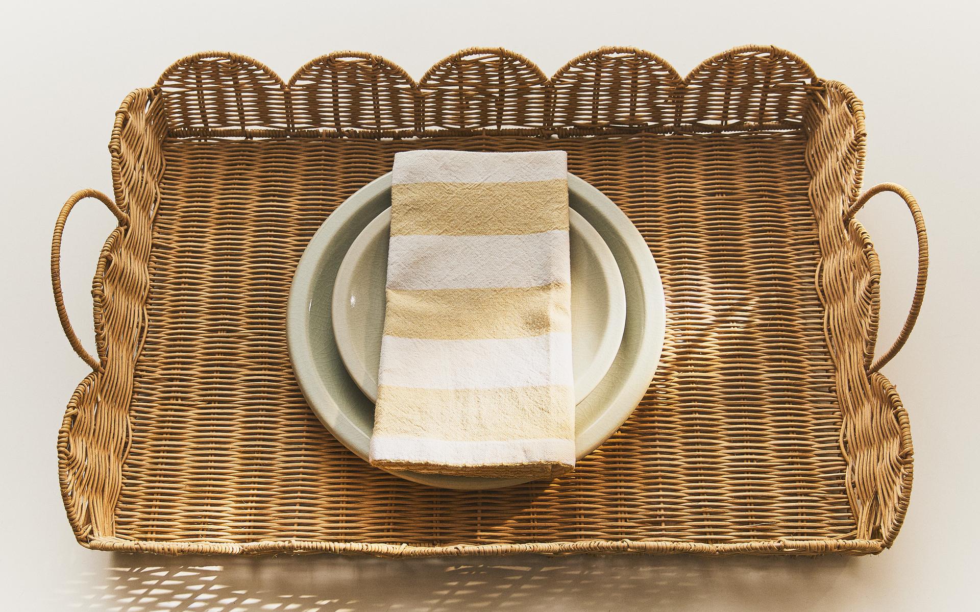 GESCHULPT ROTAN DIENBLAD GESCHULPT ROTAN DIENBLAD