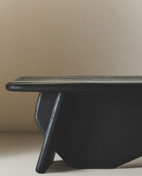 مقعد بارز الملمس