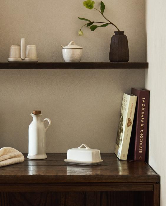 STONEWARE TABLE ACCESSORIES