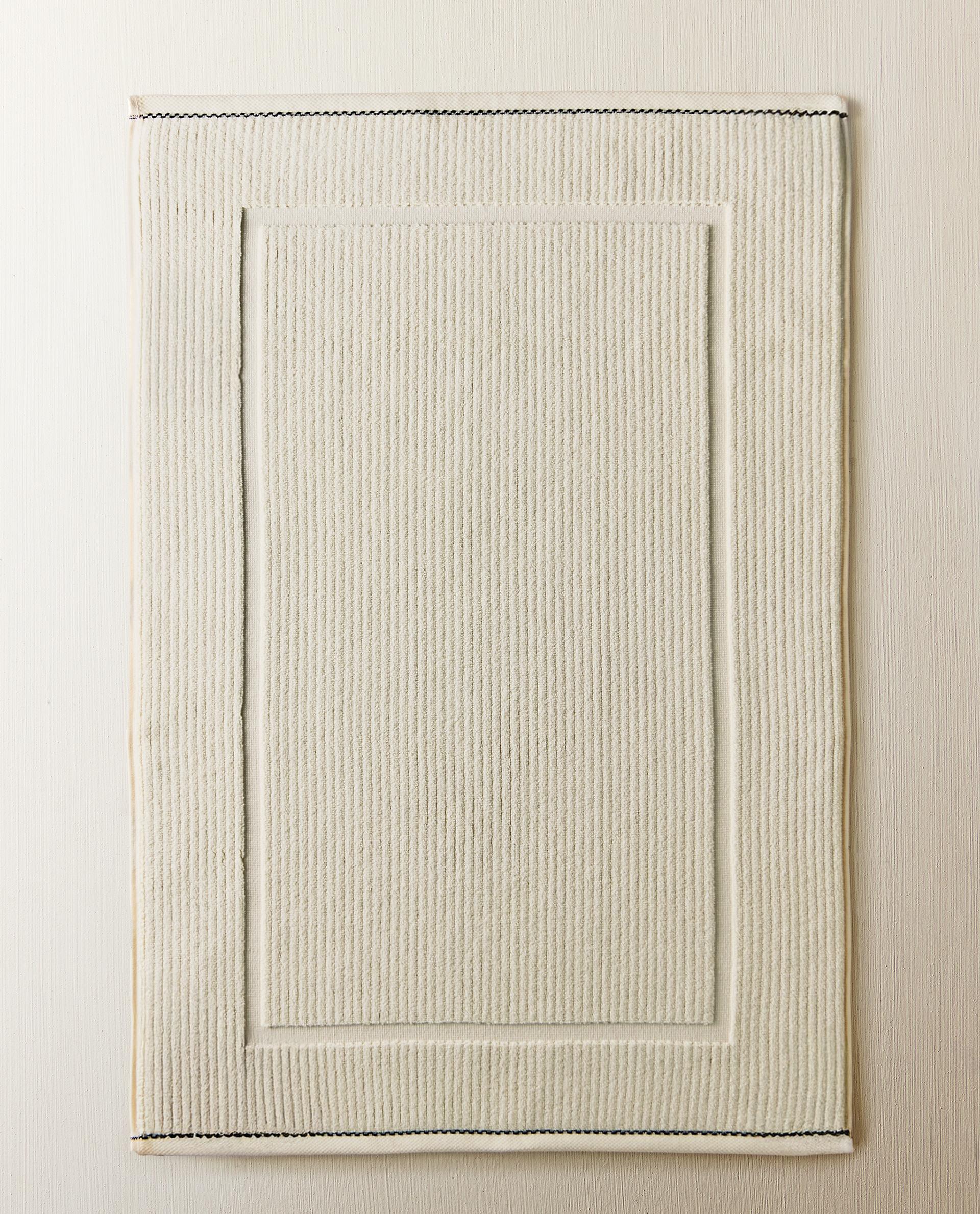 BADVORLEGER MIT GERIPPTER STRUKTUR BADVORLEGER MIT GERIPPTER STRUKTUR