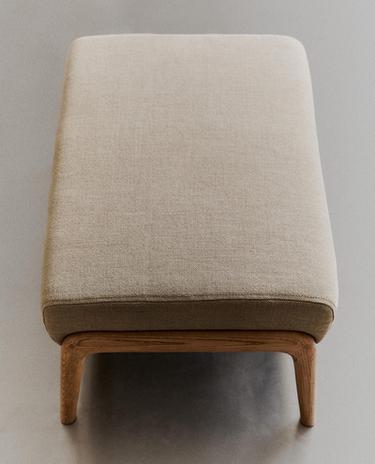 مسند قدمين ومقعد صغير من خشب الدردار والكتان