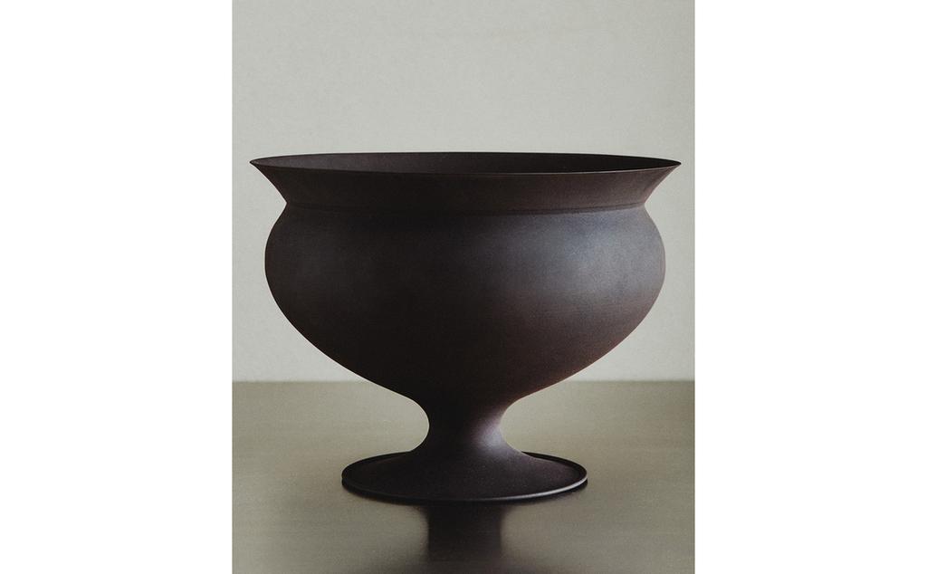 TALL METAL POT TALL METAL POT