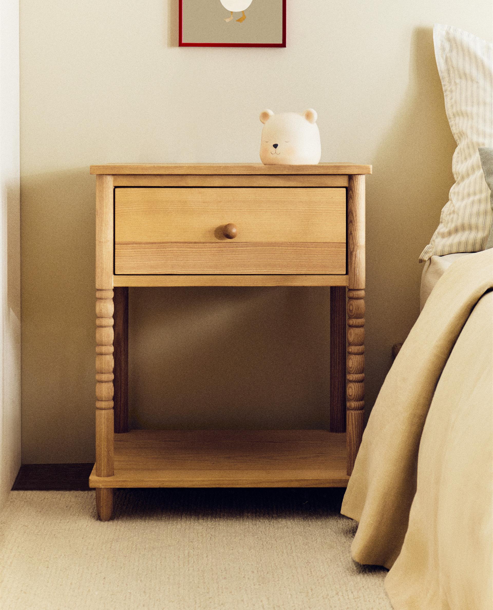 Table de Chevet en Bois de Frêne - Design Élégant