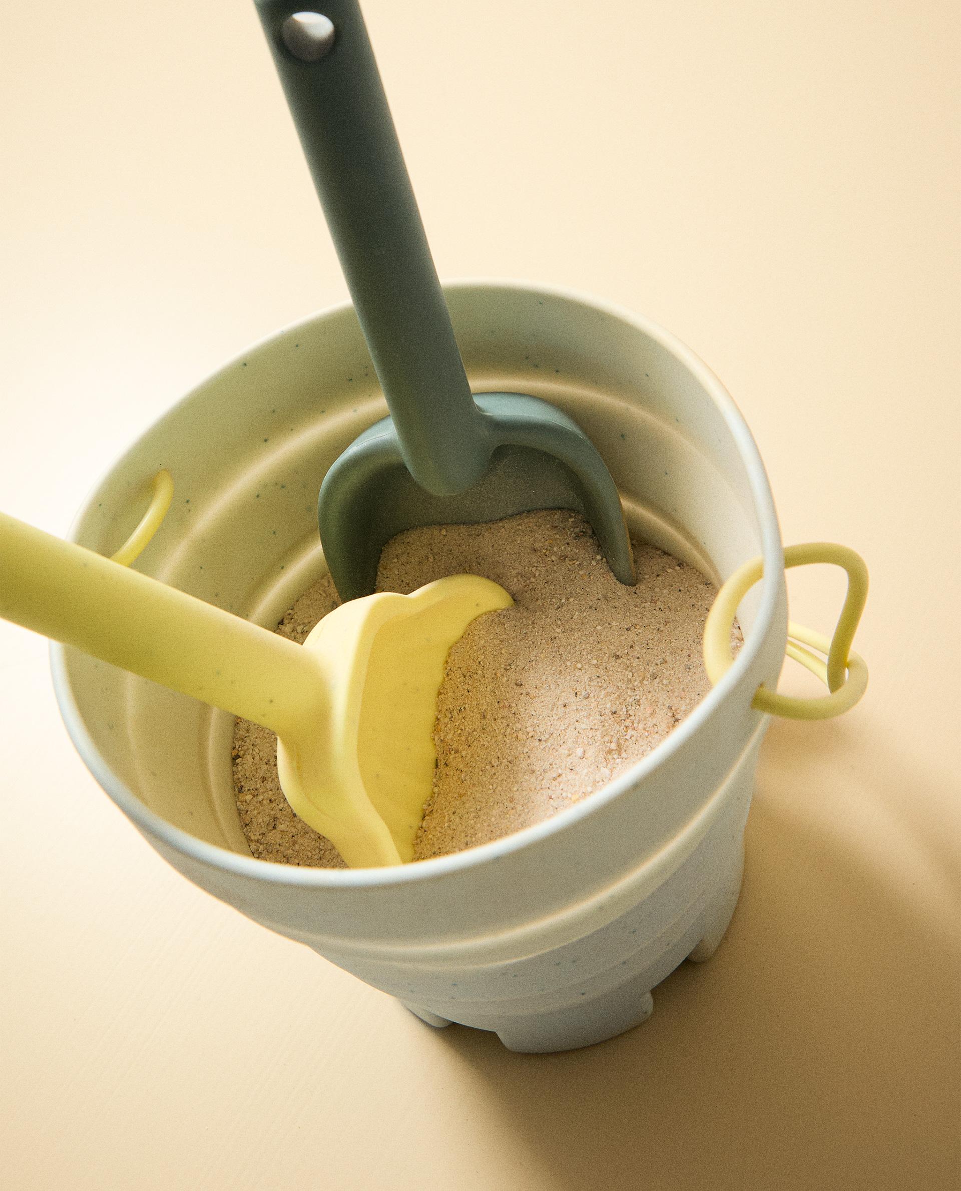 CHILDREN'S BEACH BUCKET AND SPADES