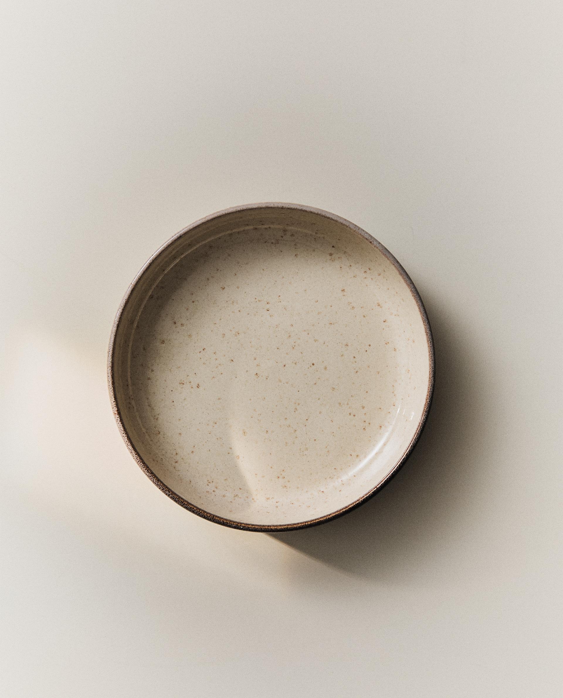 PORSELEINEN DIEP BORD MET ANTIEKE LOOK RAND PORSELEINEN DIEP BORD MET ANTIEKE LOOK RAND