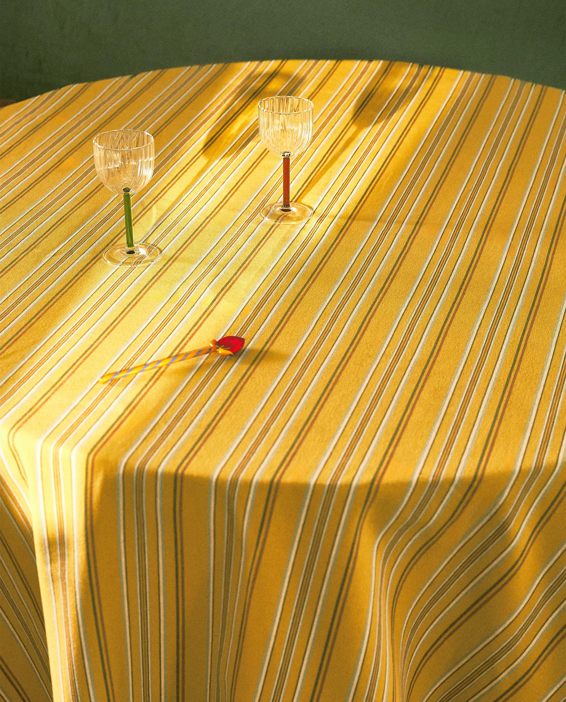MULTICOLOURED STRIPED TABLECLOTH