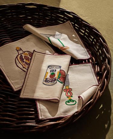 PACK OF EMBROIDERED COTTON NAPKINS (PACK OF 4)