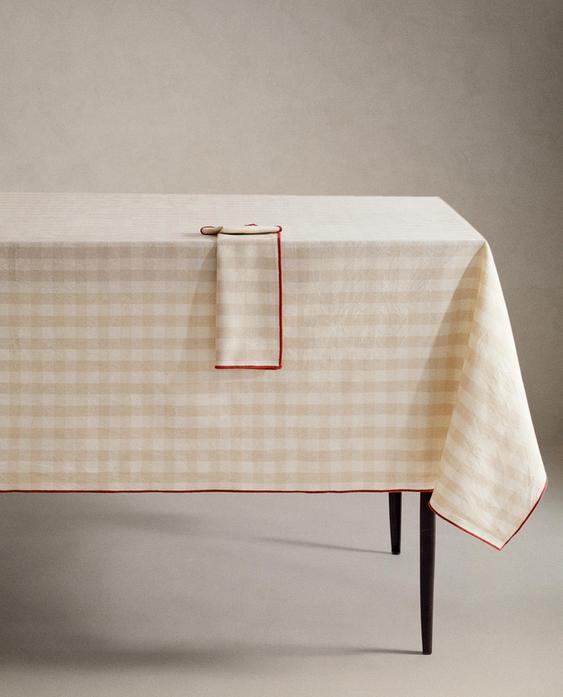 CHECK TABLECLOTH WITH TOPSTITCHING
