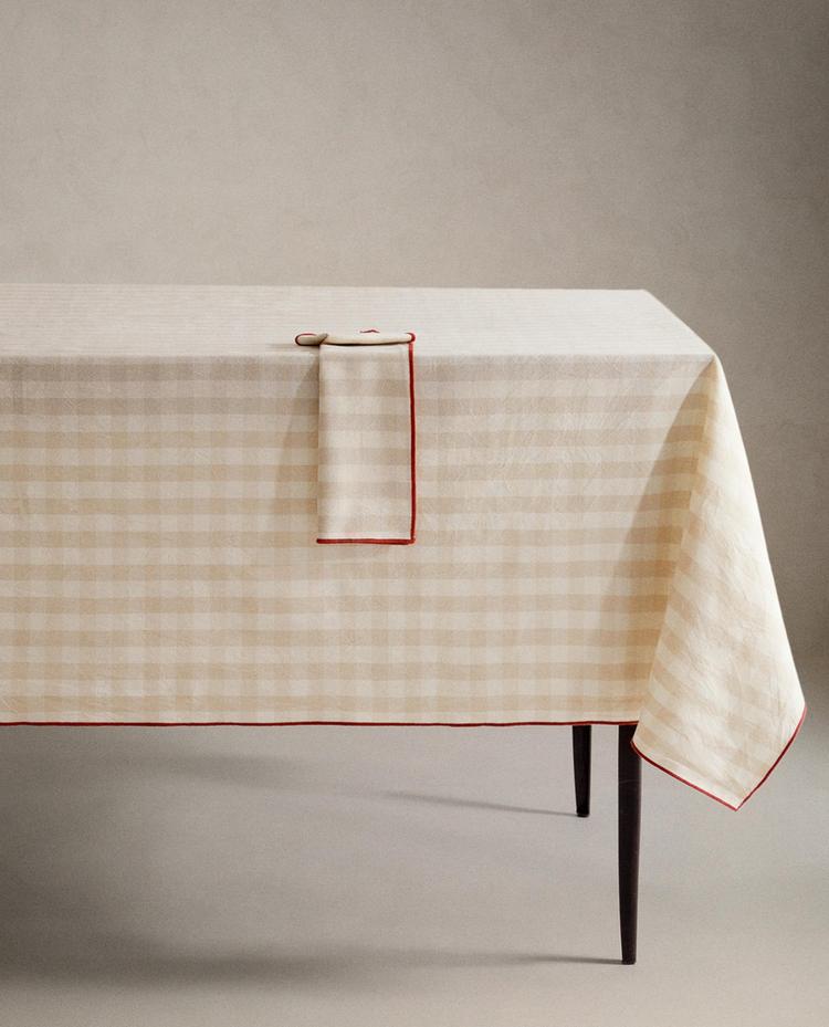 CHECK TABLECLOTH WITH TOPSTITCHING