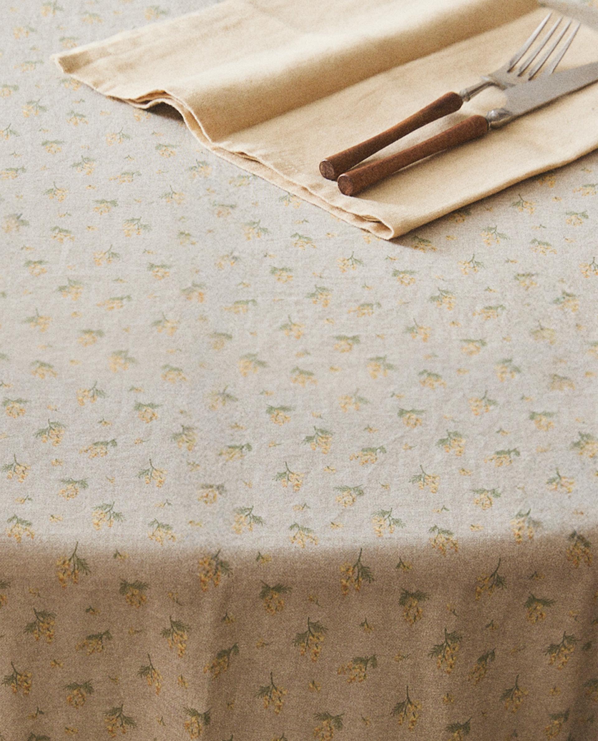 ワイルドフラワー レーストリム ラウンド テーブルクロス | Zara Home
