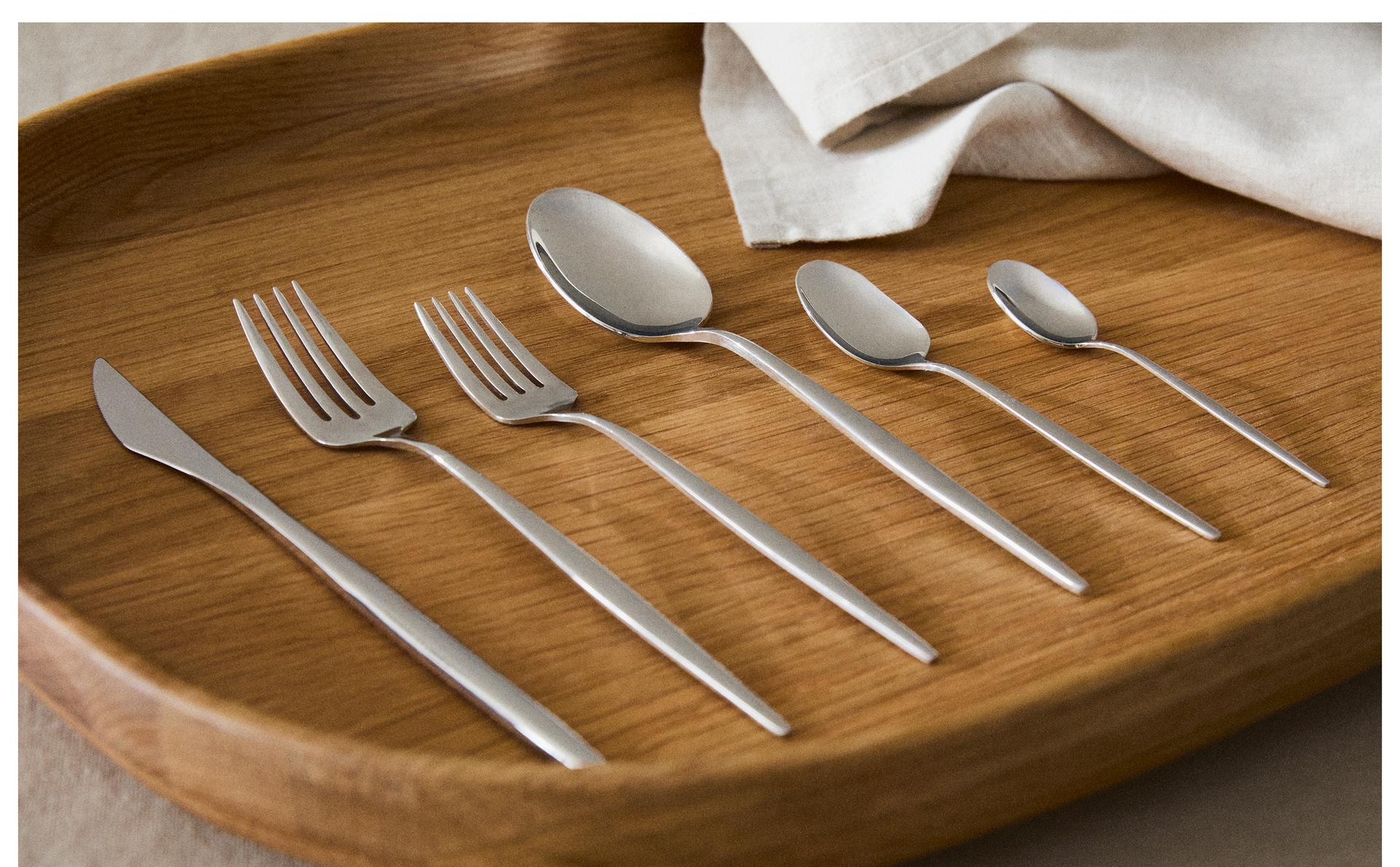 CUTLERY SET WITH THIN HANDLE