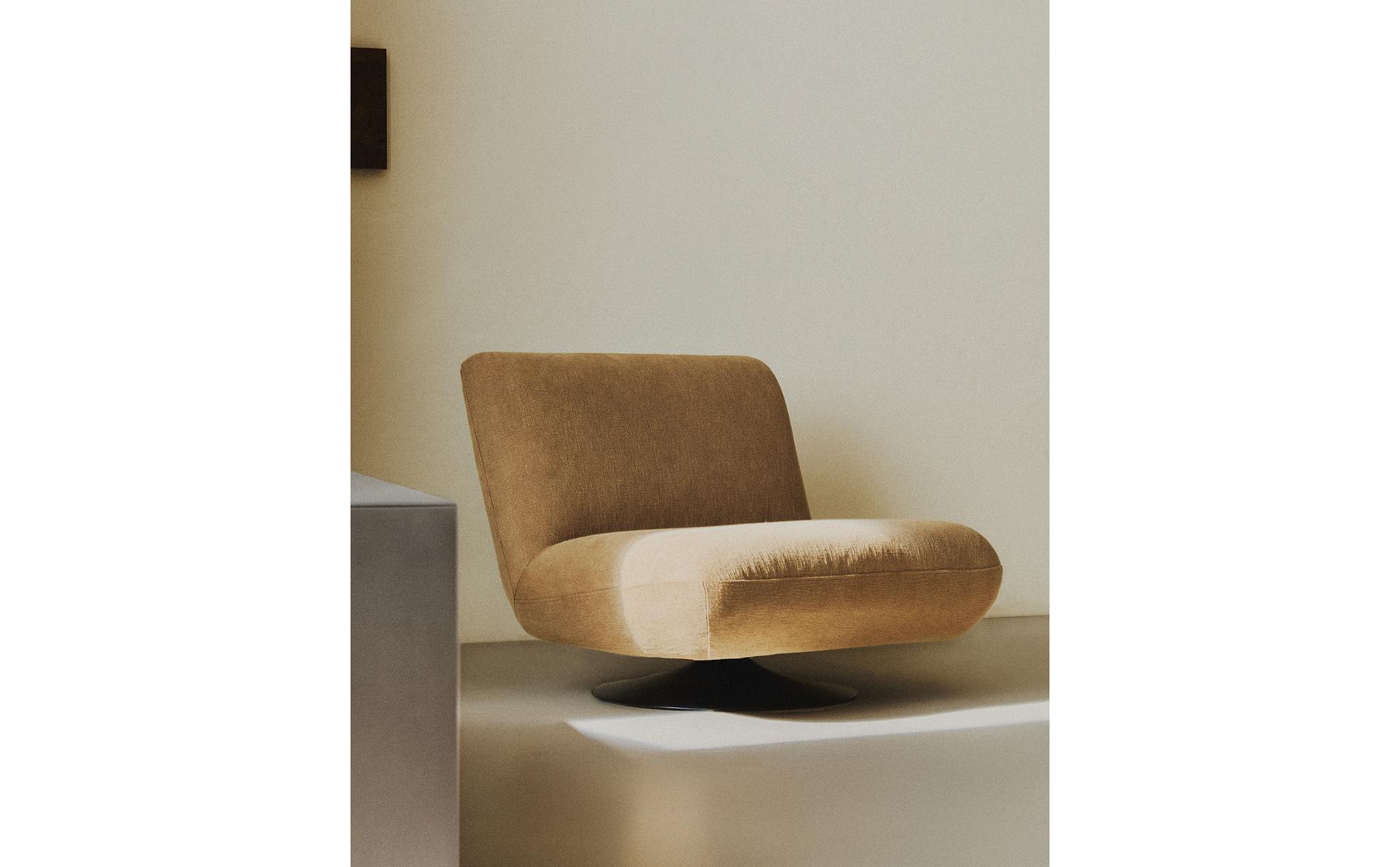 VRIDBAR FÅTÖLJ I BOMULL VRIDBAR FÅTÖLJ I BOMULL