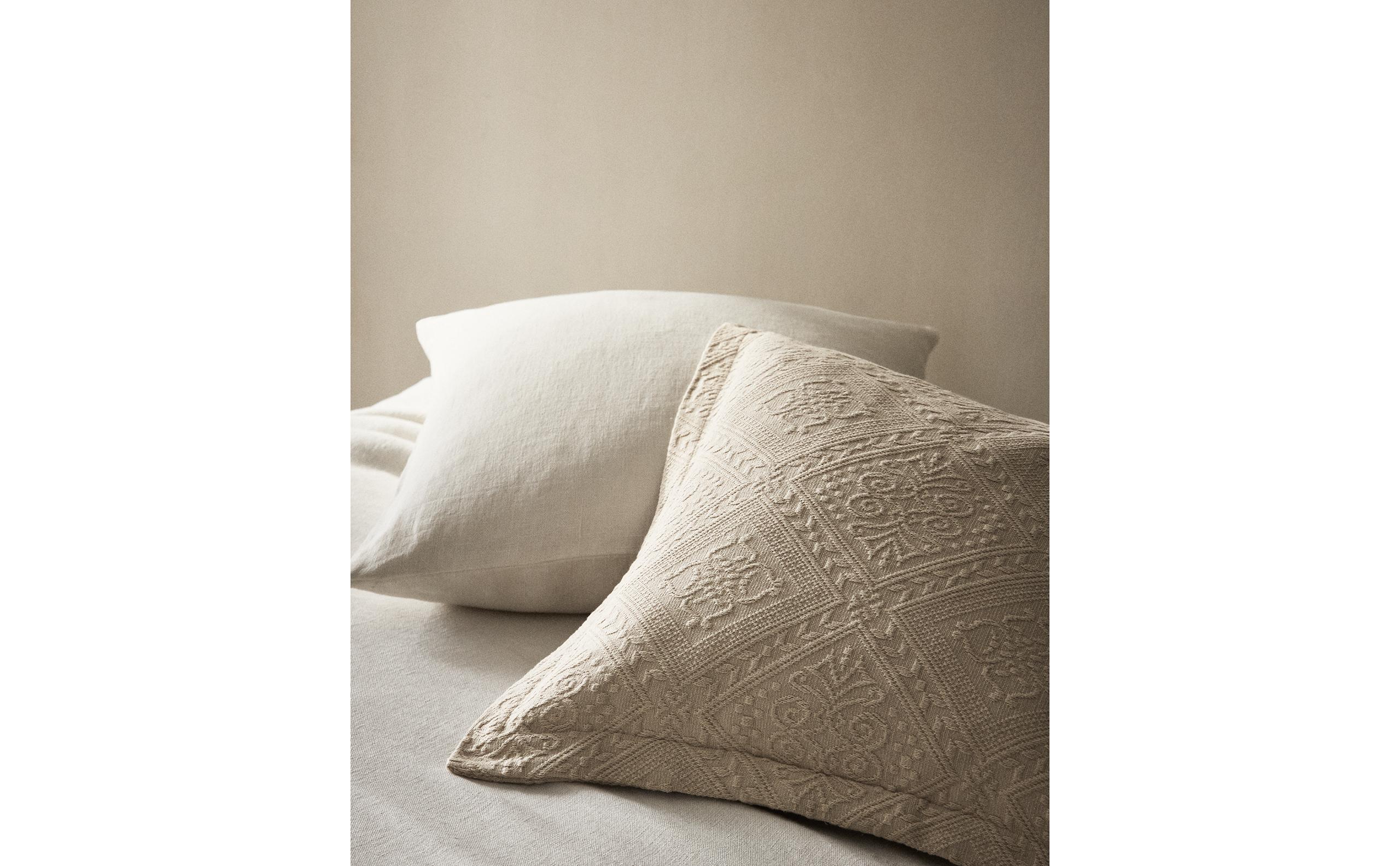 GEOMETRIC PATTERN CUSHION COVER product thumbnail 2