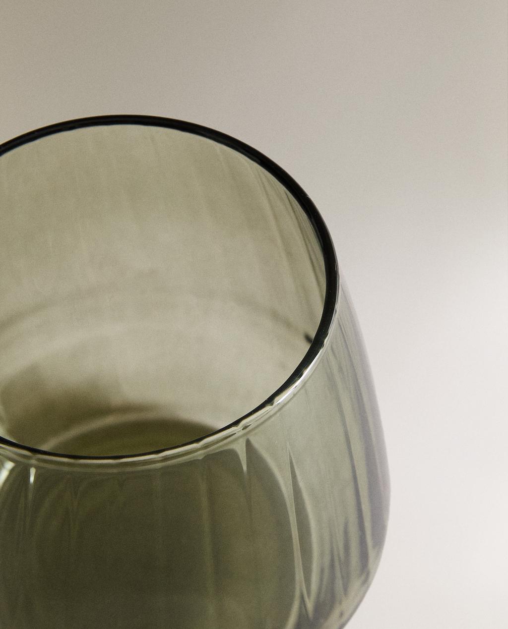 GLASS TUMBLER WITH LINE DESIGN