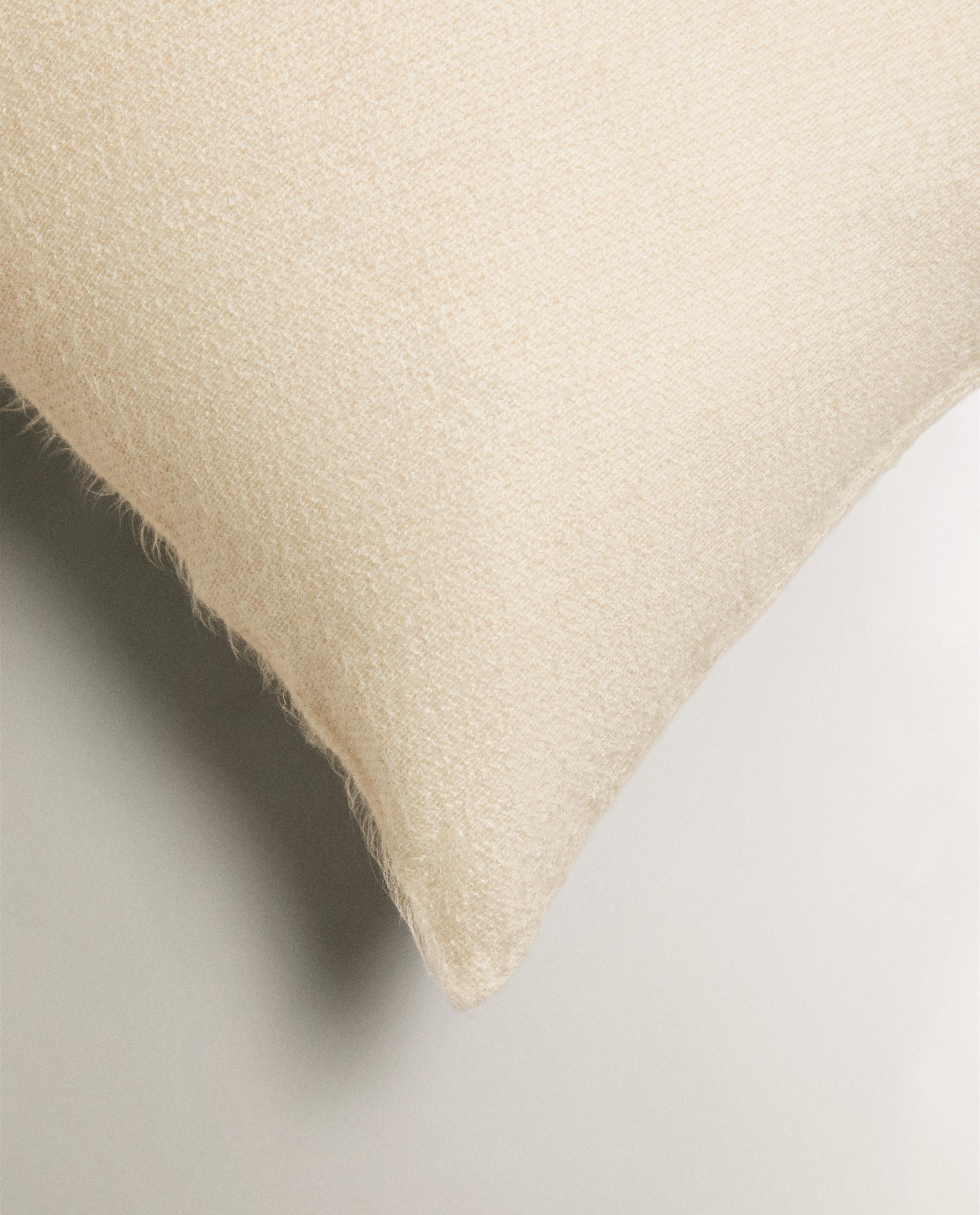 wood 座椅子　カシミアクッションカバー付き　ZARA ベッドルームクッション | Zara Home 日本/Japan