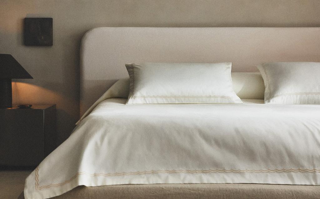 COTTON SATEEN DUVET COVER WITH TRIM (300 THREAD COUNT)