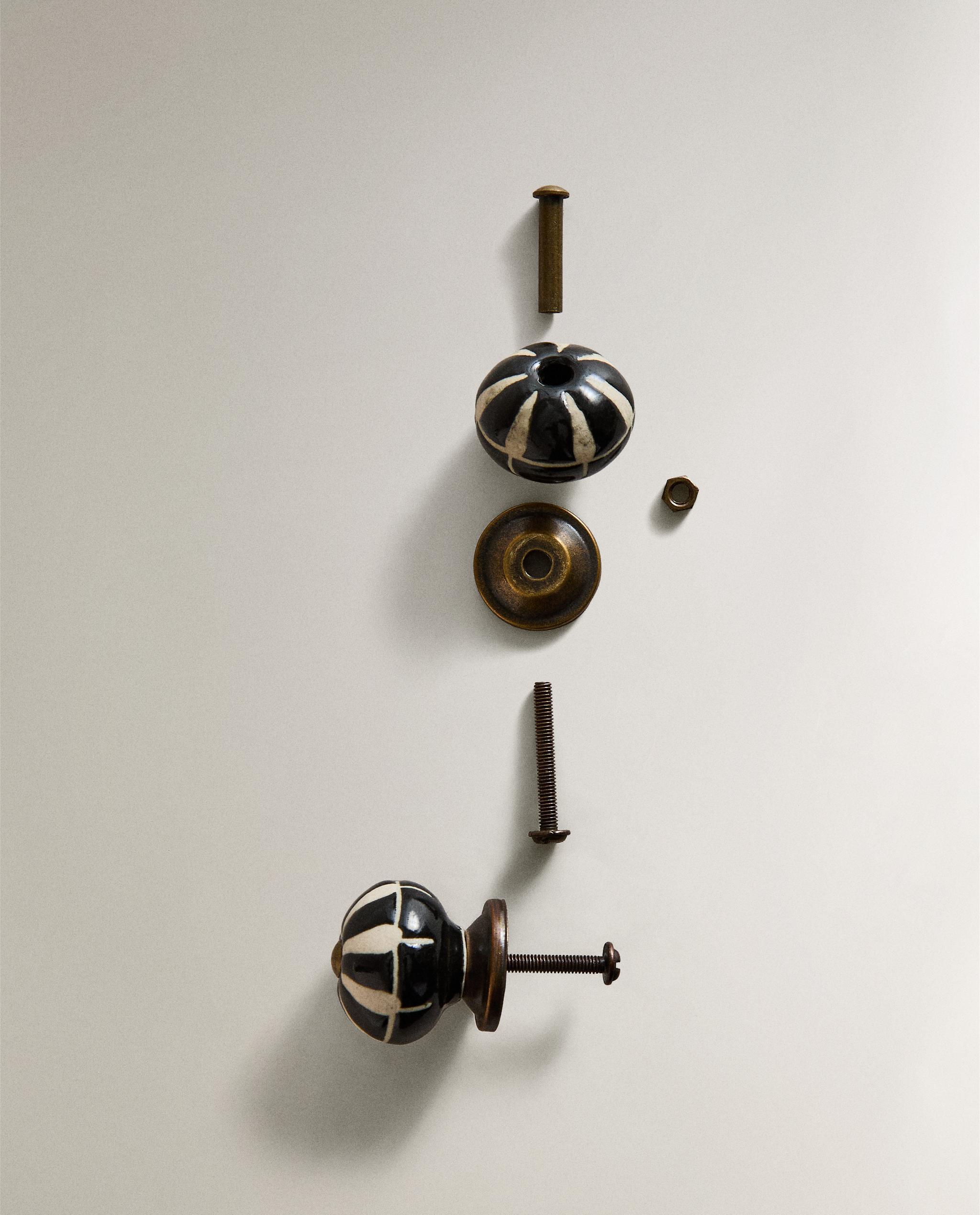 PACK OF STRIPED CERAMIC DOOR KNOBS (PACK OF 2) product thumbnail 3
