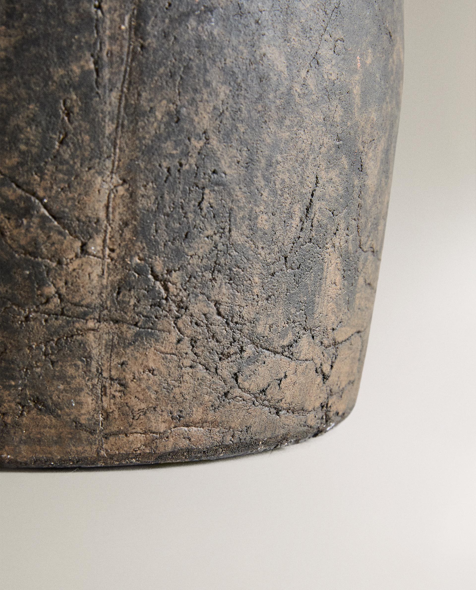 DISTRESSED TEXTURE CERAMIC VASE product thumbnail 3