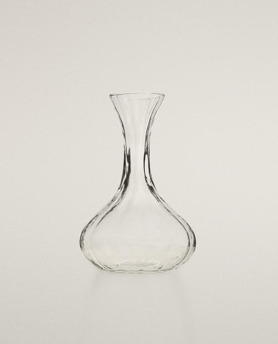 قارورة زجاج بتصميم بارز