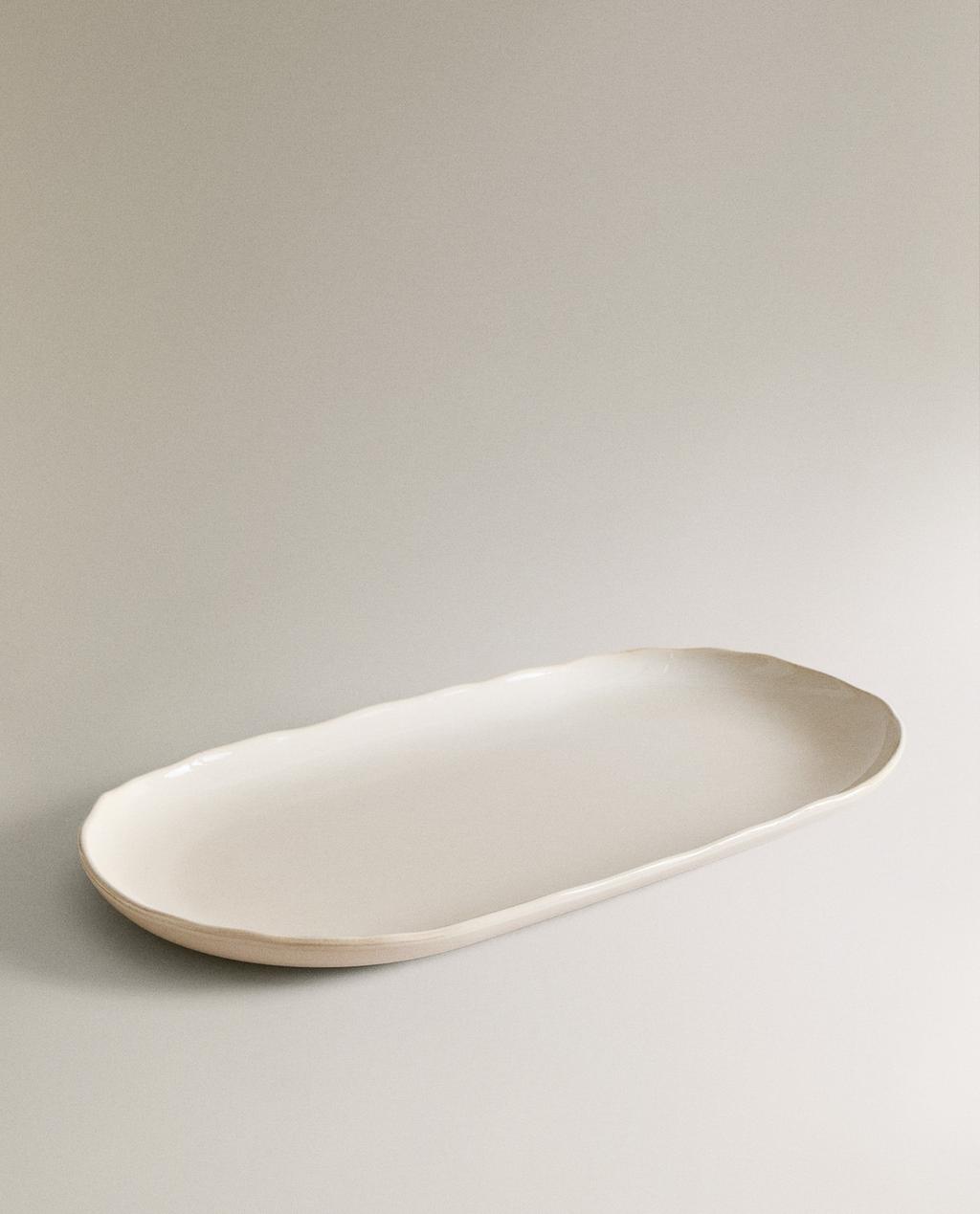 STONEWARE SERVING DISH WITH CONTRAST RIM