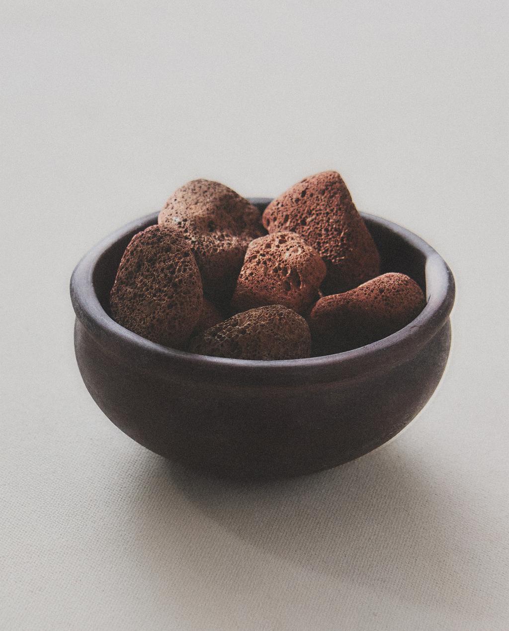 CERAMIC DIFFUSER WITH VOLCANIC STONES