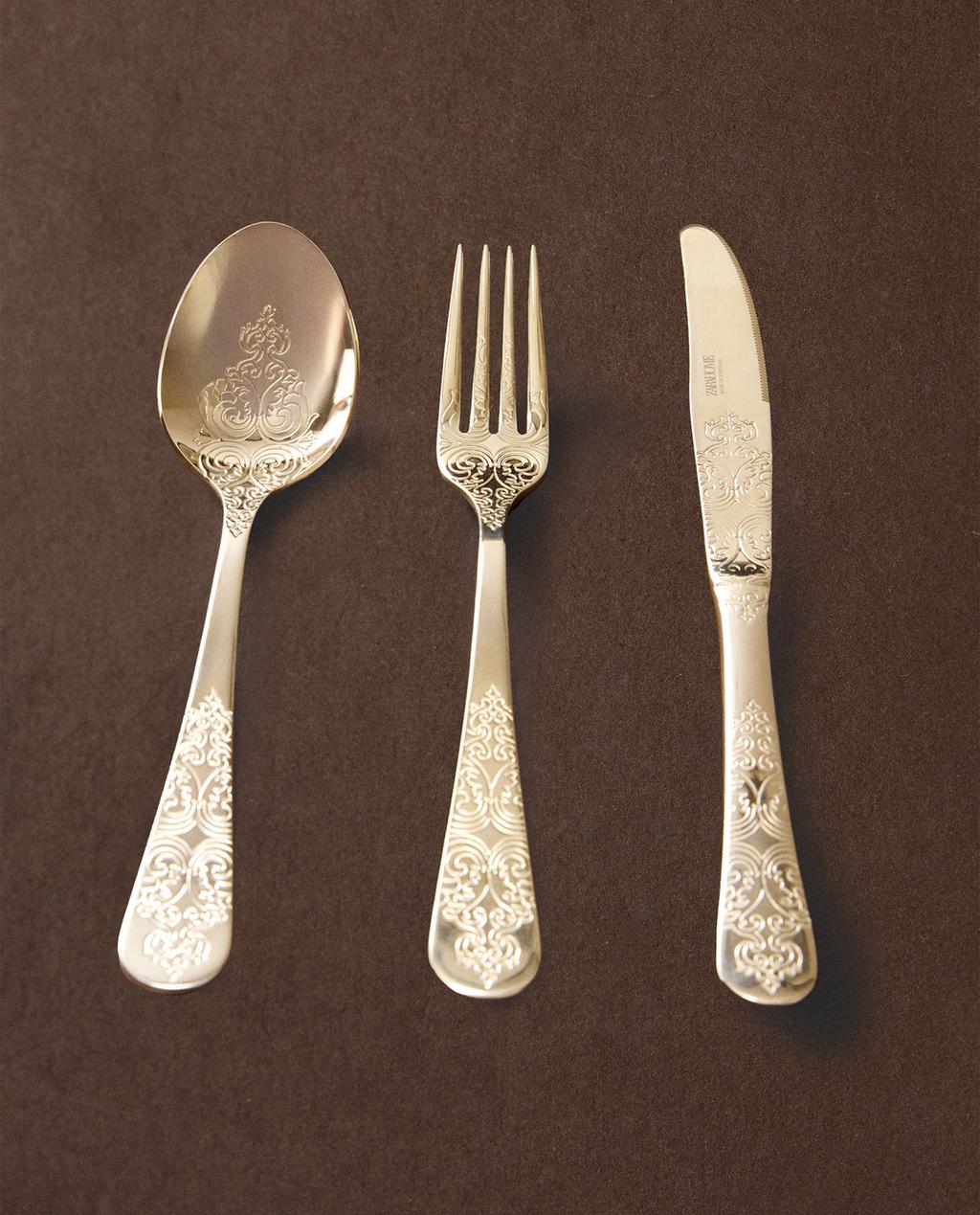 CUTLERY SET WITH ENGRAVED PIECES