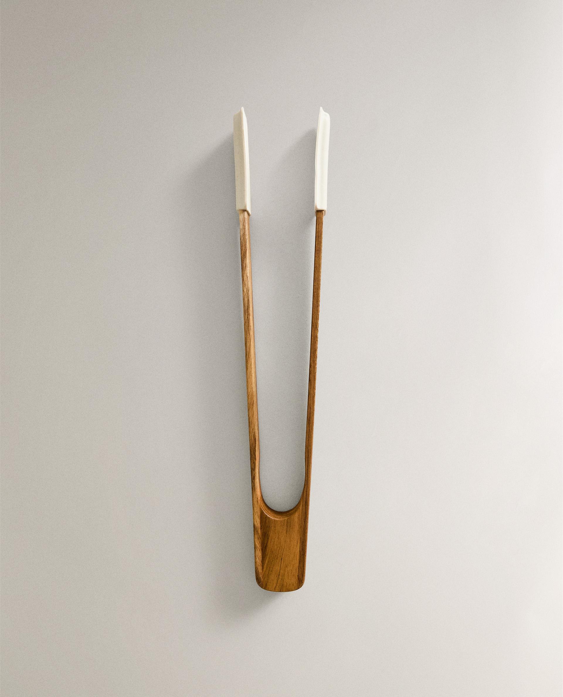 SILICONE AND WOODEN TONGS