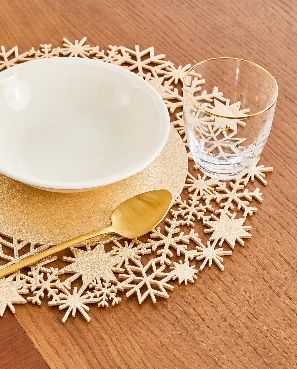 CHRISTMAS SNOWFLAKE PLACEMAT