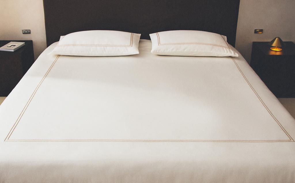 SATEEN DUVET COVER (300 THREAD COUNT) SATEEN DUVET COVER (300 THREAD COUNT)