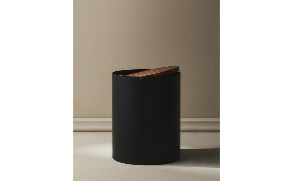 METAL BATHROOM BIN WITH WOODEN LID METAL BATHROOM BIN WITH WOODEN LID
