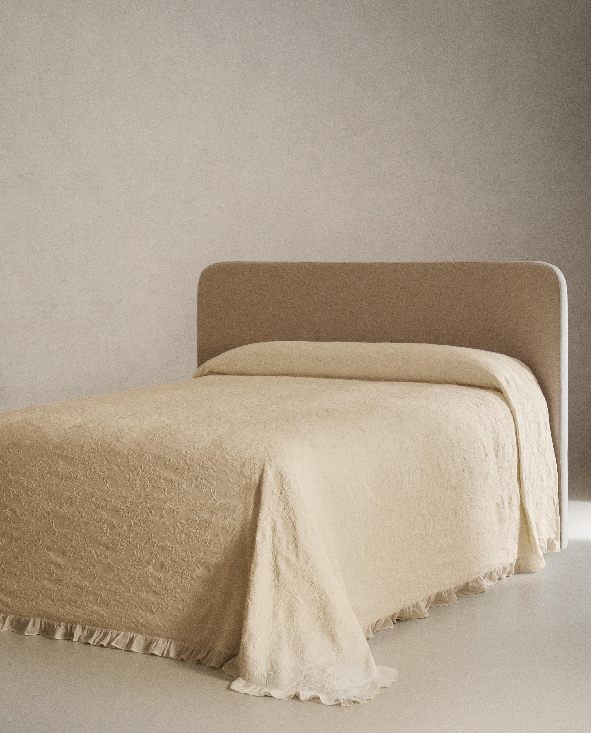 ジャカードのフリル付きベッドカバー | Zara Home 日本/Japan
