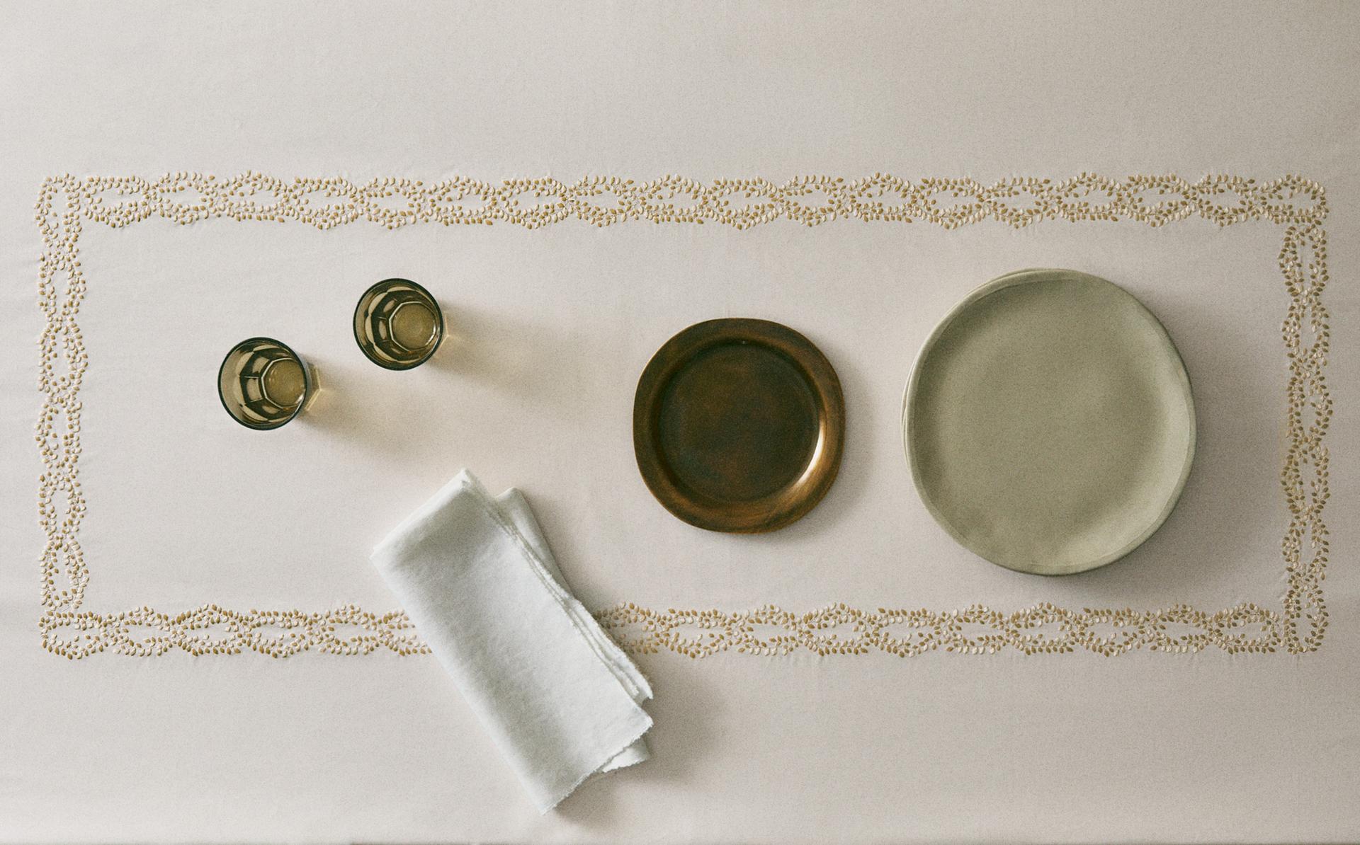 PLANT EMBROIDERY SATEEN TABLECLOTH PLANT EMBROIDERY SATEEN TABLECLOTH