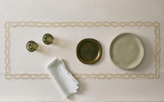 NAPPE SATIN BRODERIE VÉGÉTALE