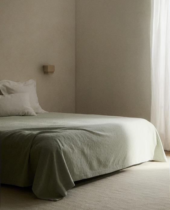 CLOVER BEDSPREAD