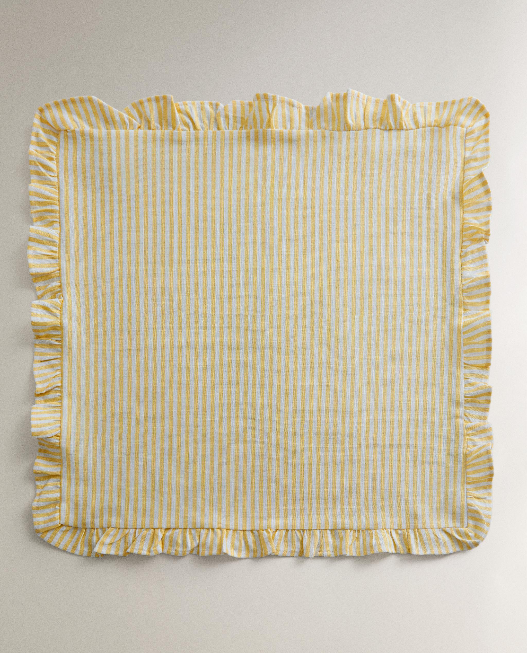 PACK OF RUFFLED COTTON NAPKINS (PACK OF 2) product thumbnail 3