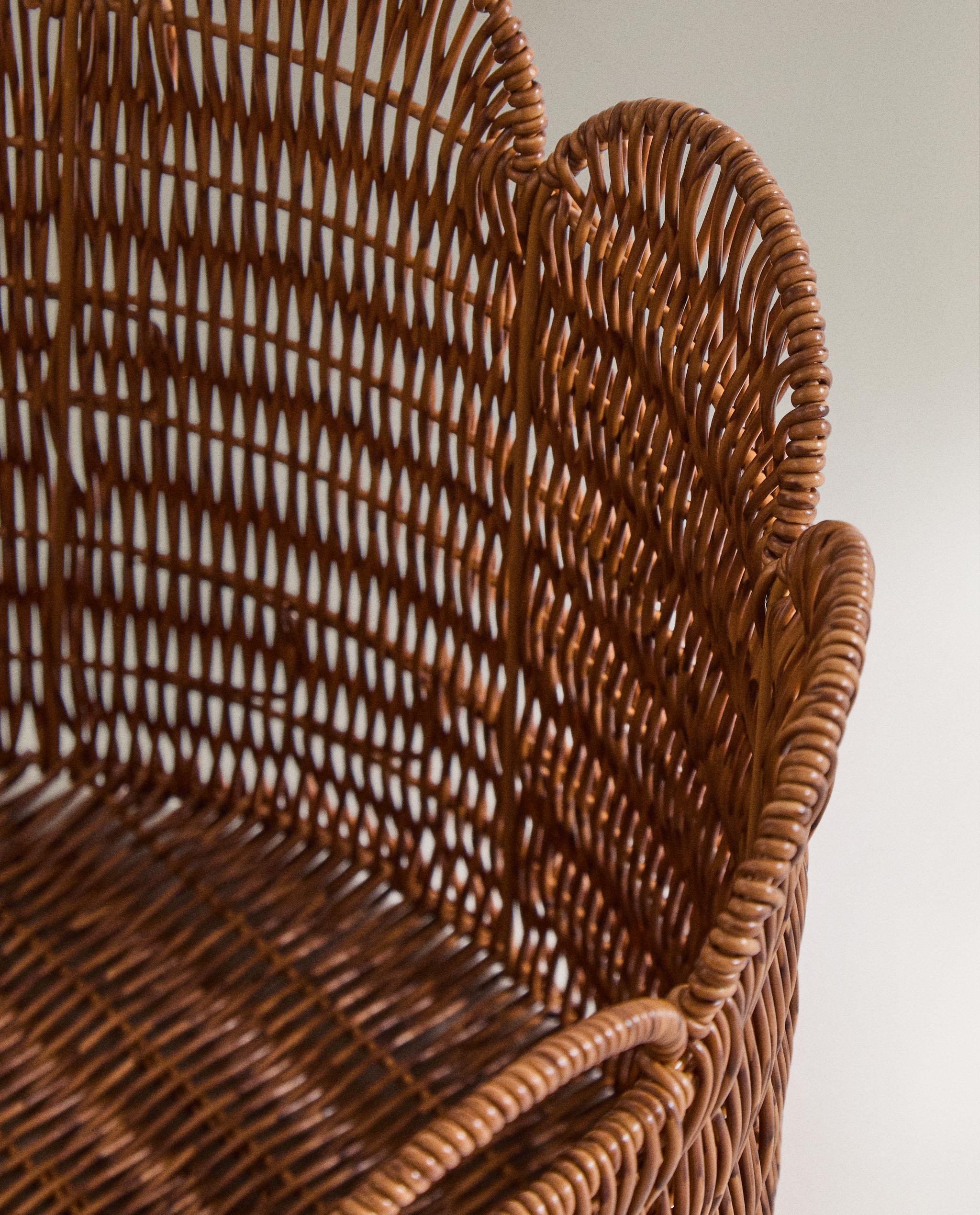 SCALLOPED ROUND RECYCLED PLASTIC BASKET product thumbnail 6