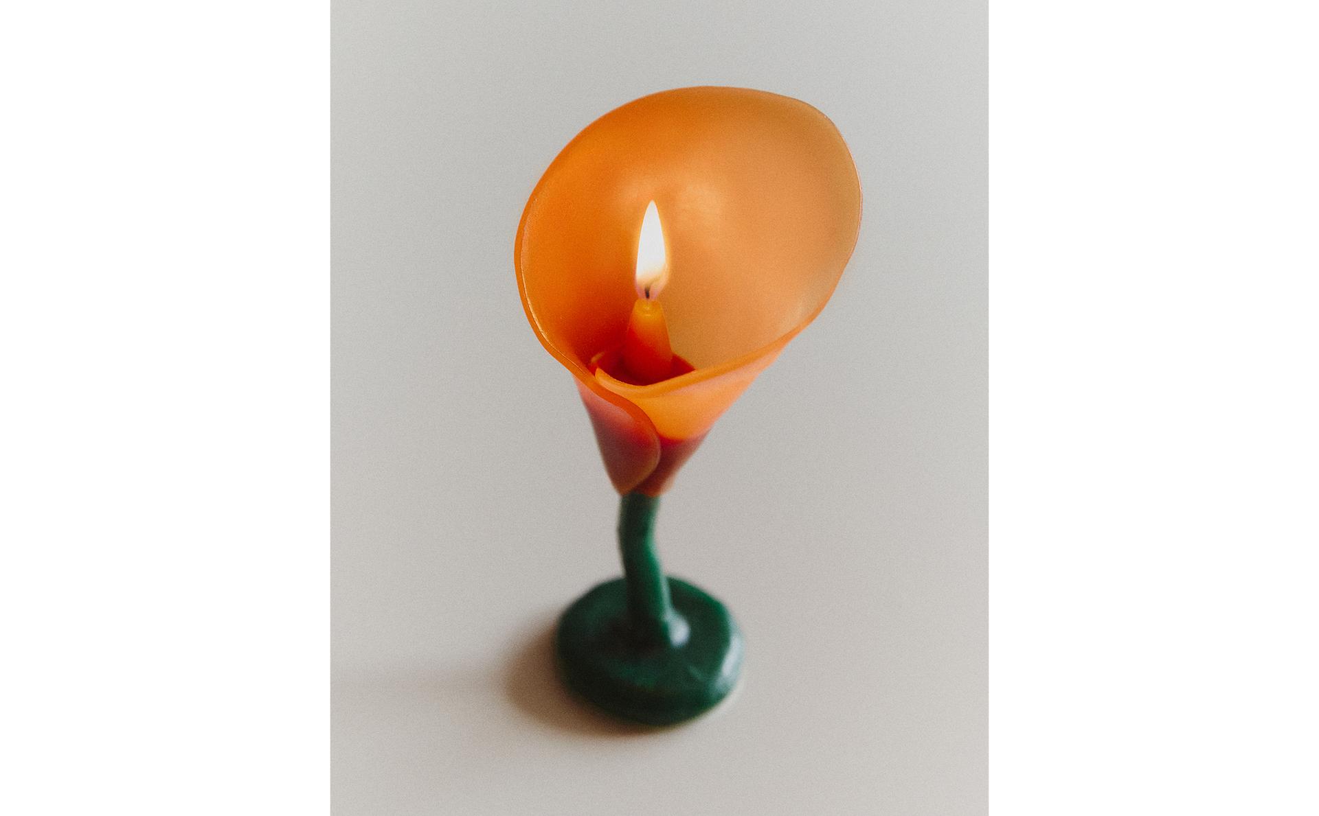 DEKORATYVINĖ GĖLĖS FORMOS ŽVAKĖ DEKORATYVINĖ GĖLĖS FORMOS ŽVAKĖ